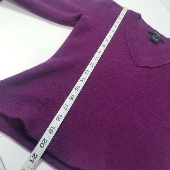 SCOOP NYC 100% Cashmere Women size Small Purple Sweater V-Neckline Long Sleeves - Picture 6 of 9